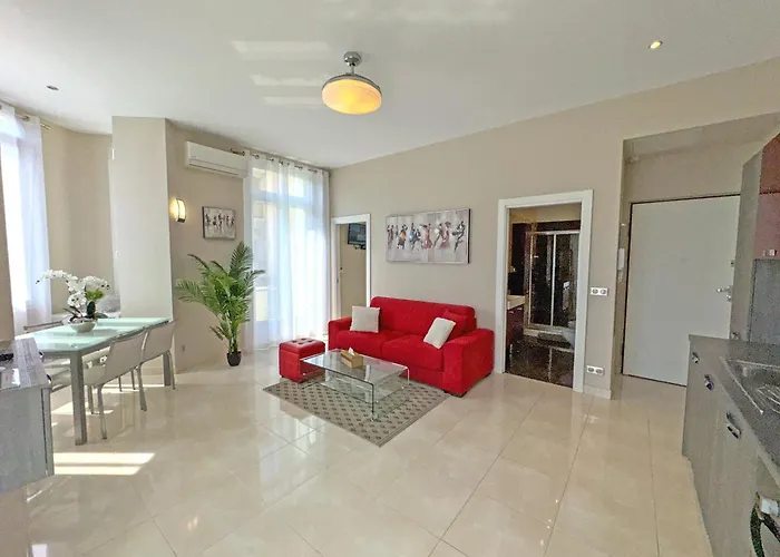 Apartment Center Carnot